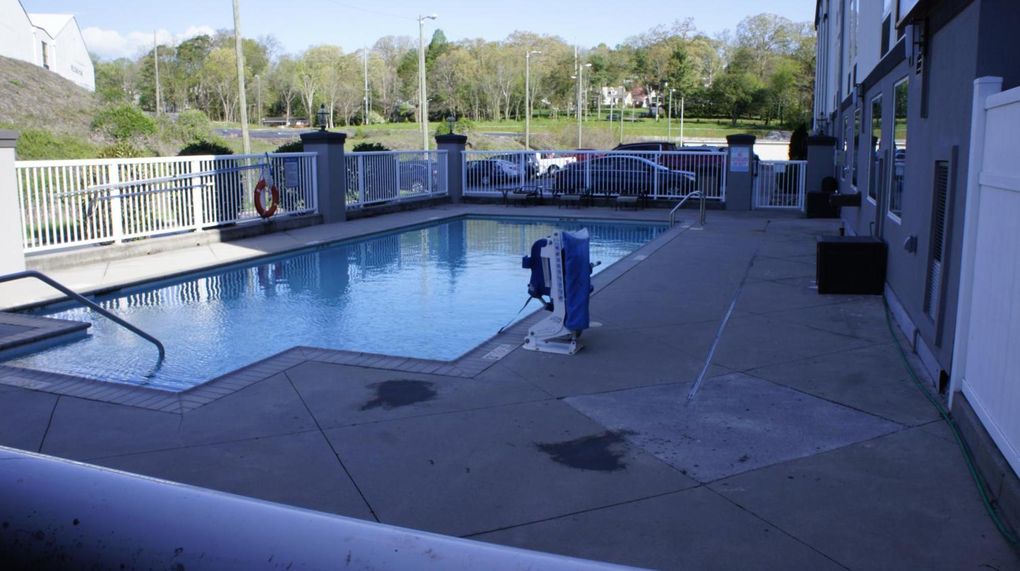 Hawthorn Extended Stay By Wyndham Knoxville Exterior photo